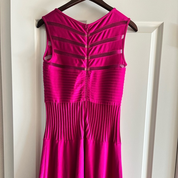 Tadashi Shoji stretch midi cocktail dress in fuchsia - Picture 3 of 5